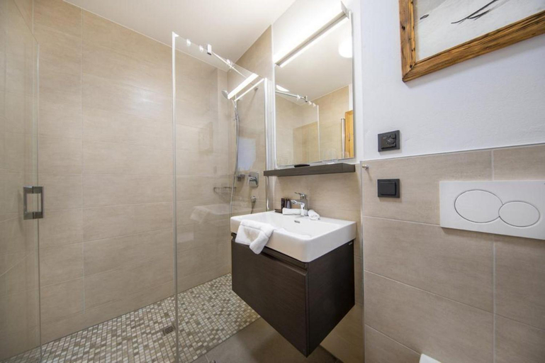 Bathroom 4, Alpine Chalet with Sauna and Balcony, Zell am See