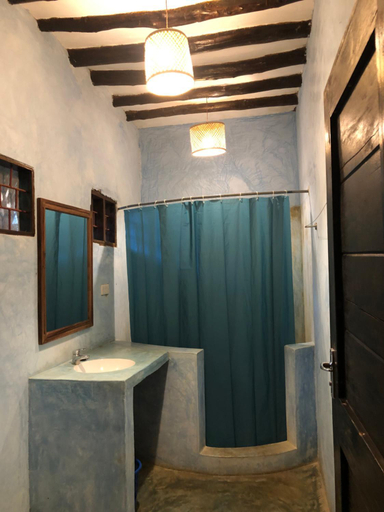 Bathroom 4, Casa Umoja, Kaskazini 'A'