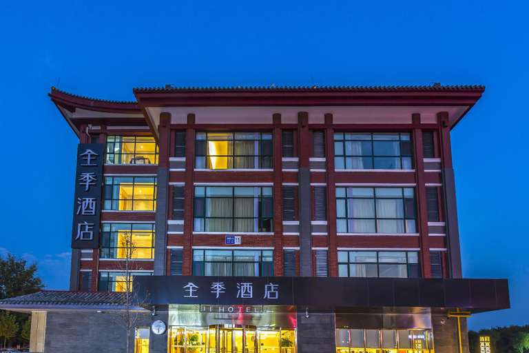 Exterior & Views