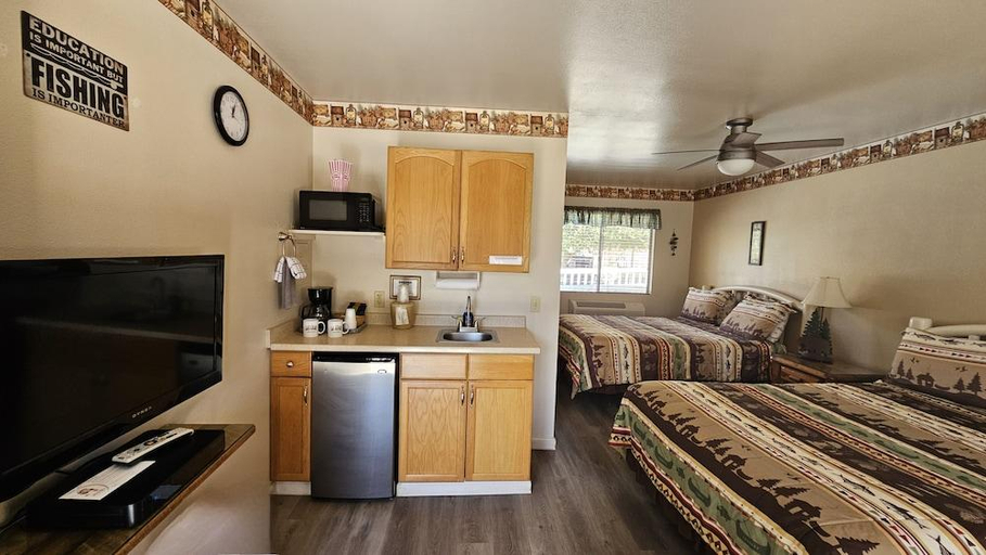Others 5, Sequoia Lodge, Kern