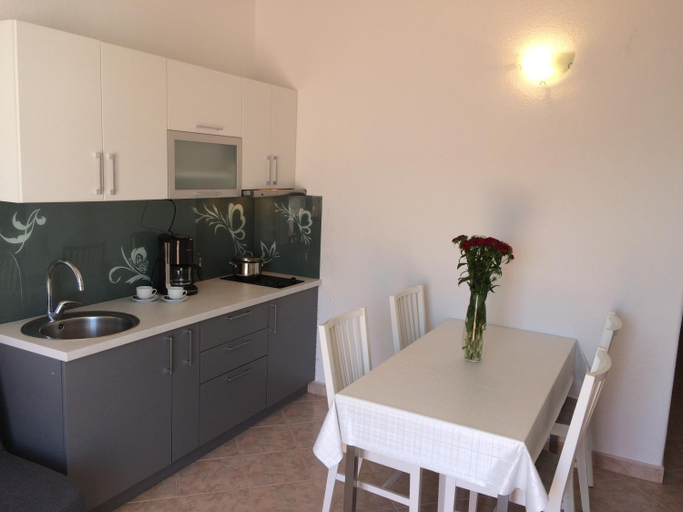 Others 3, Apartments Crnjac, Okrug