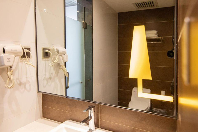 Bathroom 4, IU Hotel Urumchi Nianzigou Dehui Wanda, Ürümqi