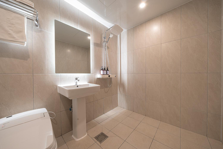 Bathroom 4, Cheoan Monolith Hotel, Cheonan