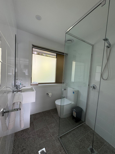 Bathroom 2, Golf View Motel, Shoalhaven - Pt B