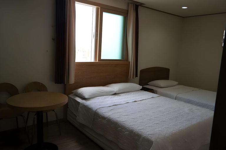 Bedroom 3, Seogwipo (Seongsan) Beach Hotel, Seogwipo