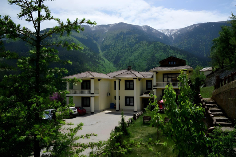 Exterior & Views