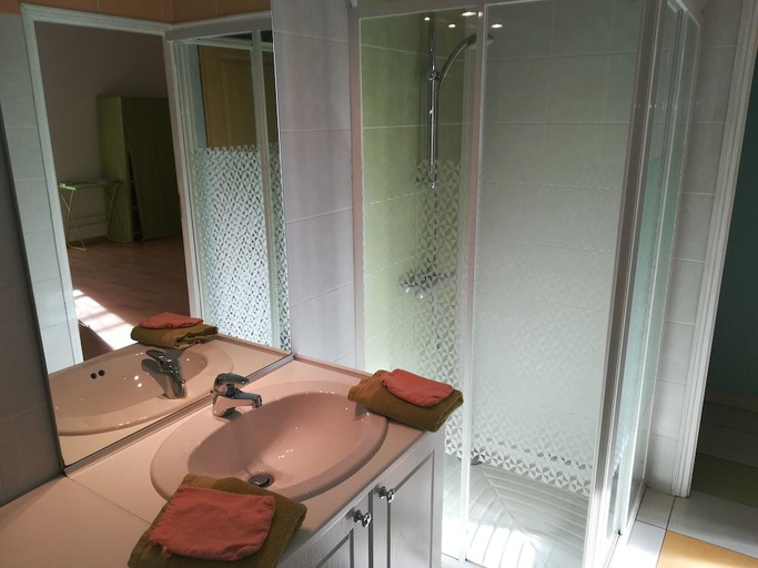 Bathroom 5, La Halte du Pelerin Chambres d'hôtes, Vendée
