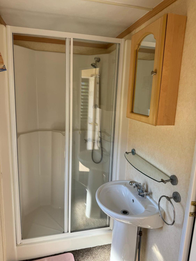 Bathroom 4, MIEDZY NAMI domki nad jeziorem, Kamień