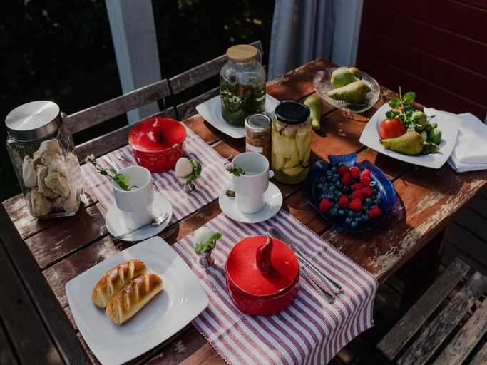 Food & Drinks 4, Scandinavian holiday home right by the lake, Łobez
