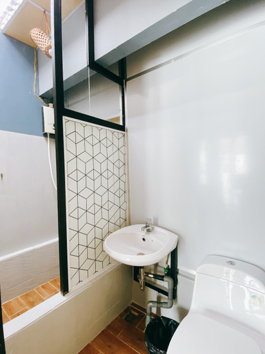 Bathroom, Happy Chubby Homestay, District 5