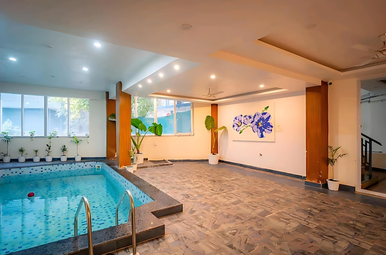 Sport & Beauty 3, The Shore By Blue Waves, Garhwal