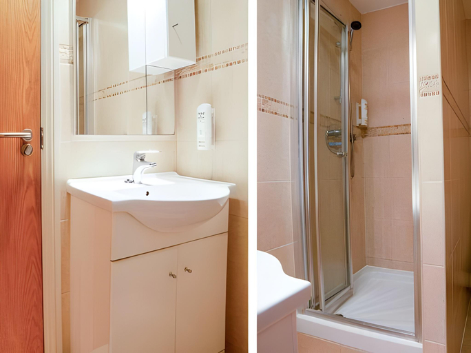 Bathroom 4, Elysee Hyde Park, London