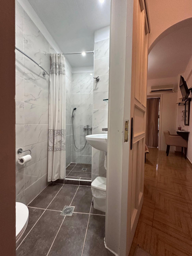 Bathroom 3, Studios Souropanis, Central Greece