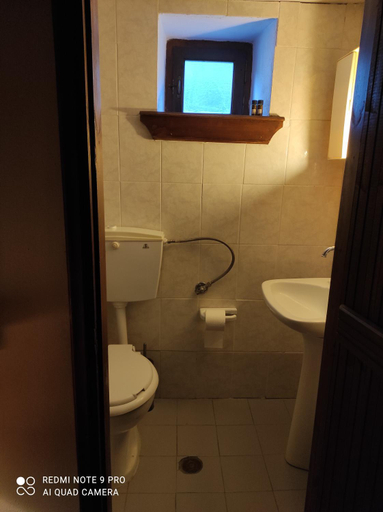 Bathroom 3, ΘΕΤΙΣ, Thessaly