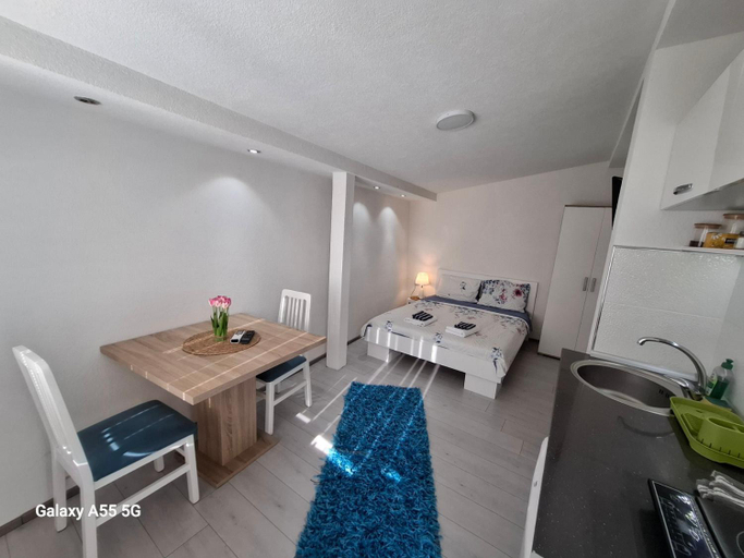 Others 4, Apartment Ain Naum