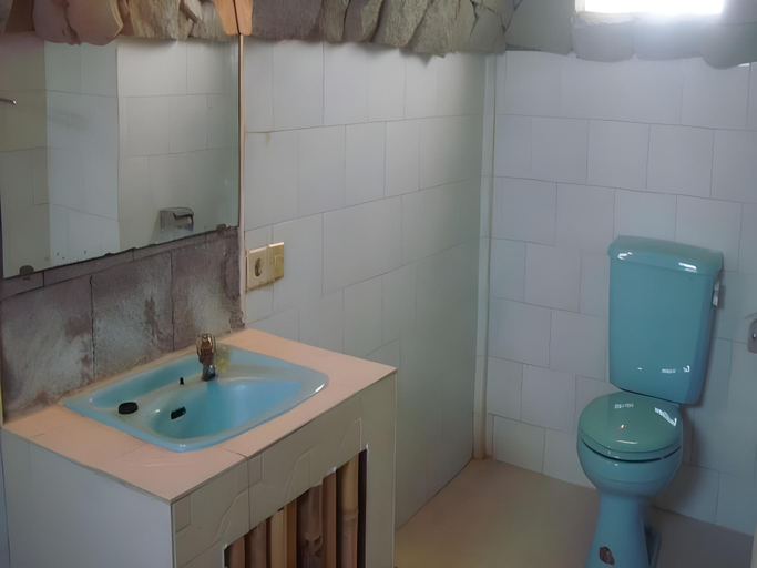 Bathroom 3, Gusti Homestay, Gianyar