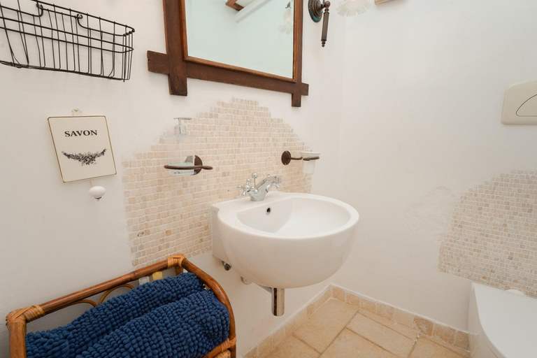 Bathroom 3, Trulli Oiseaux Migrateurs, Brindisi