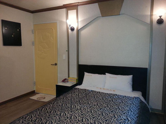 Bedroom 2, Island Motel, Yeosu