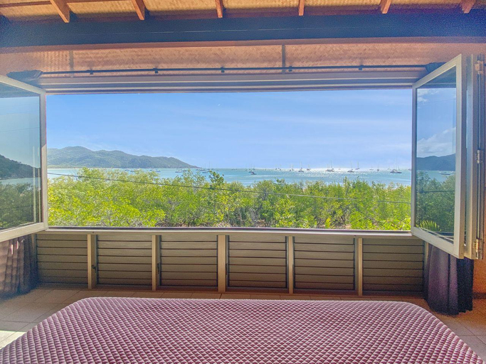 Others 4, Absolute Beachfront Master, Magnetic Island