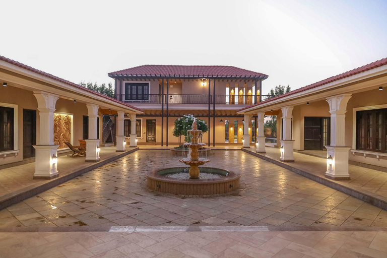 Exterior & Views