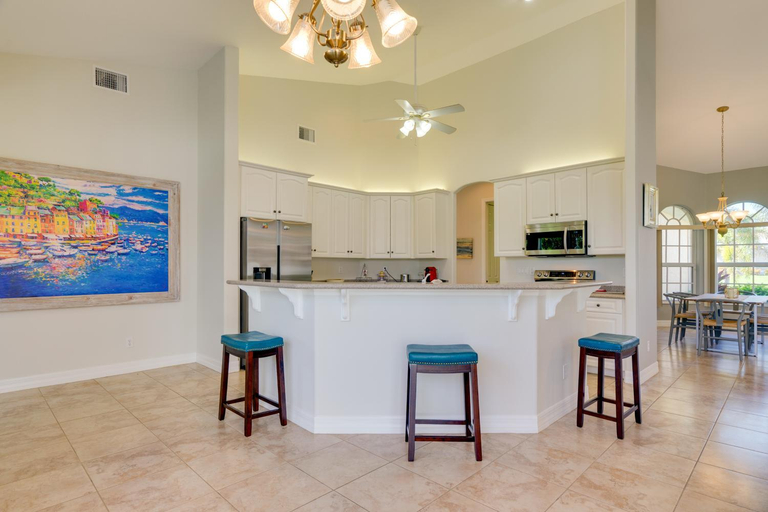 Others 2, WFH and Relax by Pool Chic Cape Coral Villa, Lee