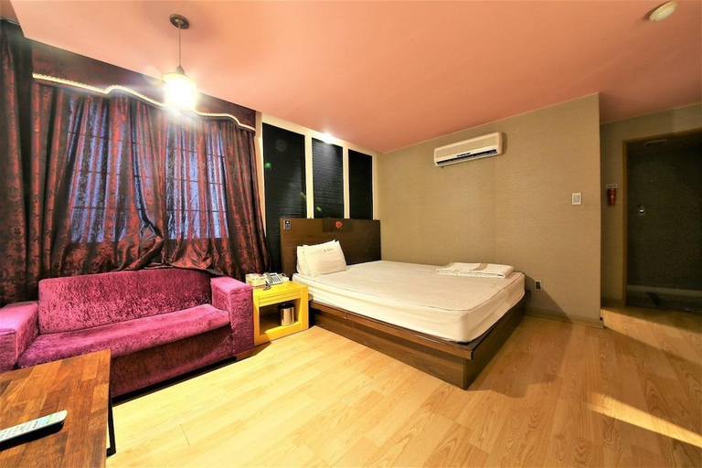 Bedroom 3, Busan Sasang J, Sasang