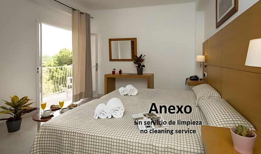 Bedroom 3, Hotel Costa Mediterraneo, Baleares