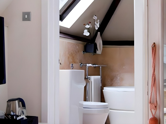 Bathroom 4, Windfalls Boutique Hotel, West Sussex