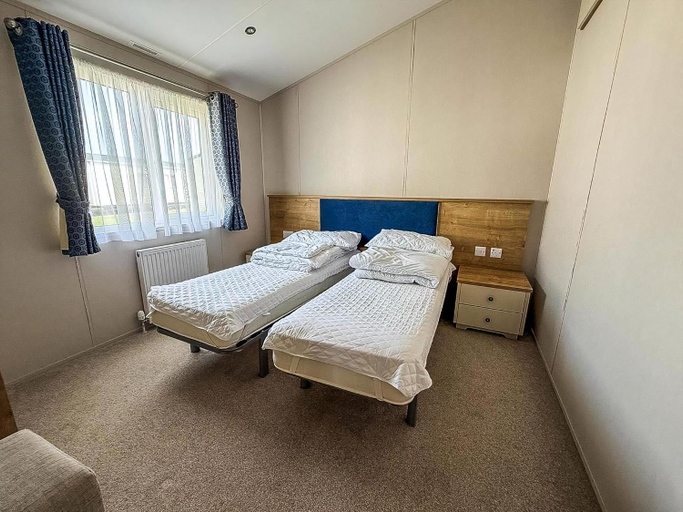 Bedroom 3, Beautiful 4 Berth Lodge With Decking At Manor Park In Hunstanton Ref 23038C, Cambridgeshire
