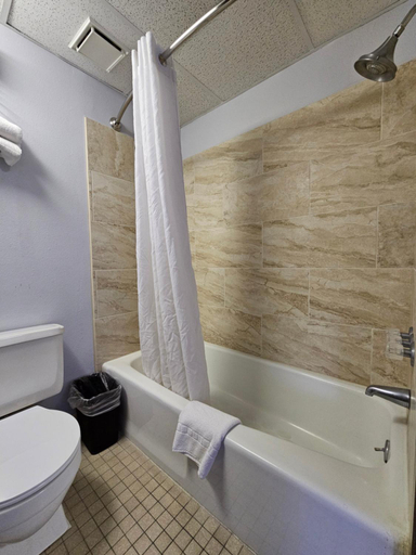 Bathroom 4, 1st Choice Inn of Rawlins, Carbon