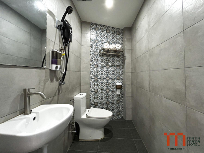Bathroom 4, mana mana hotel • Melaka •, Malacca City