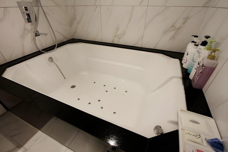Bathroom 3, Jeonju Mari, Jeonju