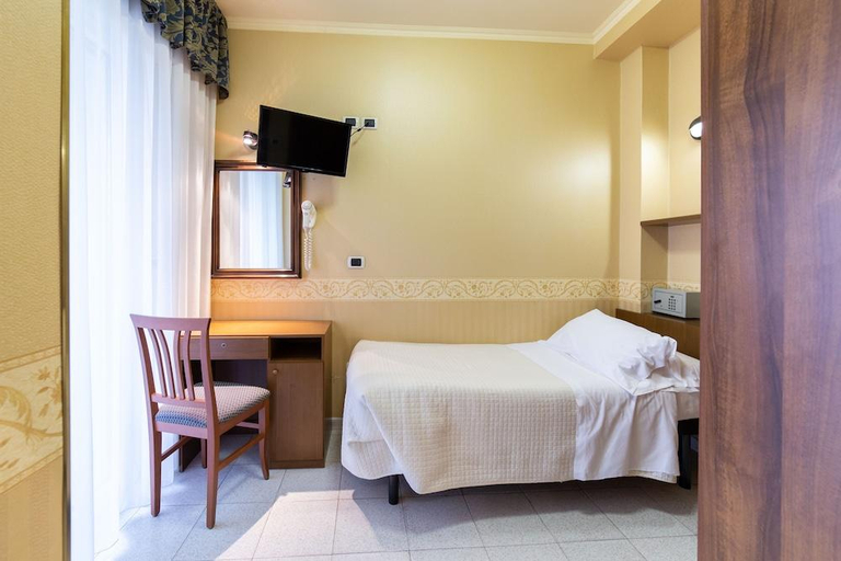Bedroom 3, Hotel Grifone, Rimini