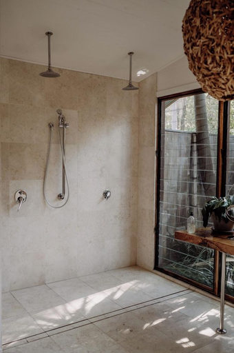 Bathroom 4, The Boathouses at Leaves & Fishes, Cessnock