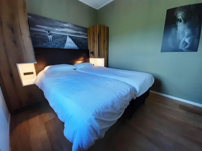 Bedroom, Family-Friendly Villa in Leons, Littenseradiel
