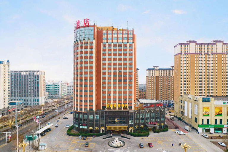 Exterior & Views