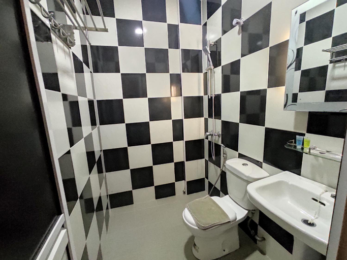Bathroom 4, Tambun Warm Hotel, Kinta