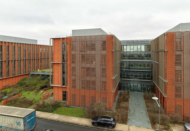 Exterior & Views