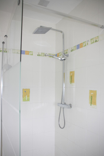 Bathroom 2, Kerstran, Morbihan