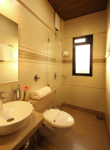Bathroom 4, Hotel Columbus, Mumbai Suburban