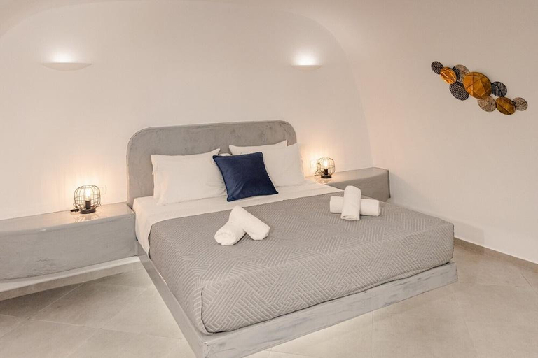 Bedroom 4, Sun Angelos Oia - Luxury Cave Suites, South Aegean
