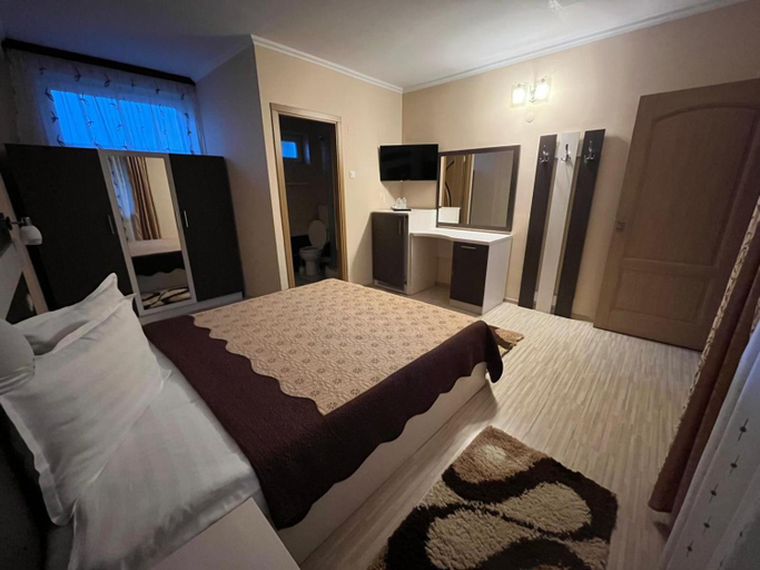 Bedroom 1, Pensiunea Perla, Sanmartin
