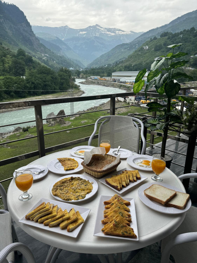 Food & Drinks 5, Walnut Riverside Resort, Hazara