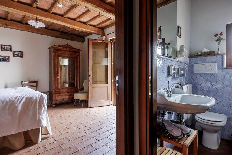 Bathroom 5, la piana, Pistoia