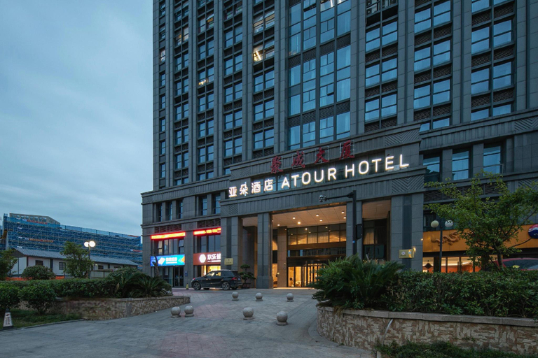 Exterior & Views