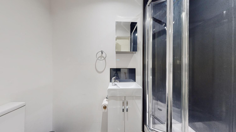 Bathroom 2, Studio 48B, London