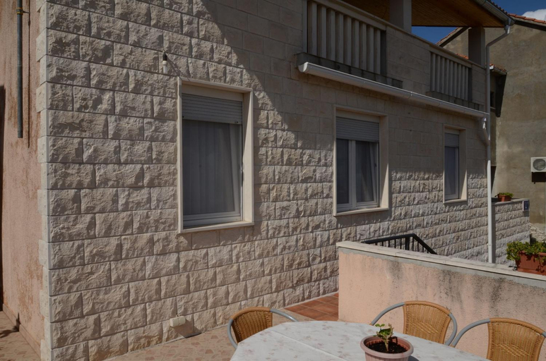Others 4, Apartments Iva, Postira