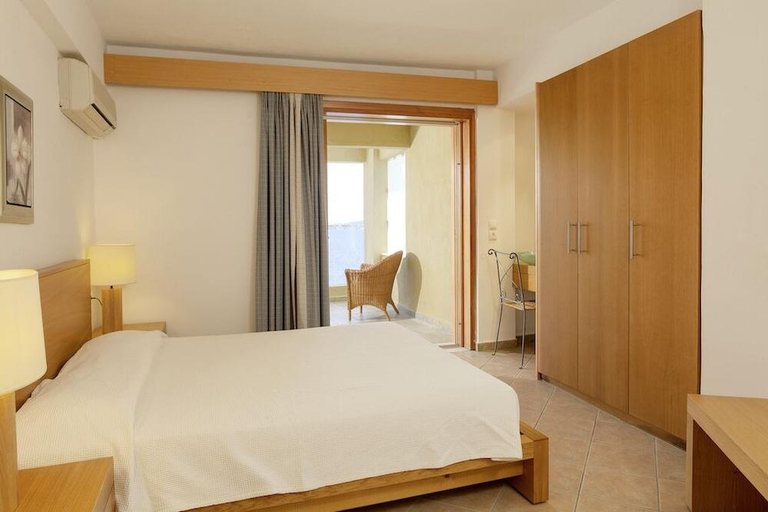 Bedroom 2, Cape Kanapitsa Hotel & Suites, Thessaly