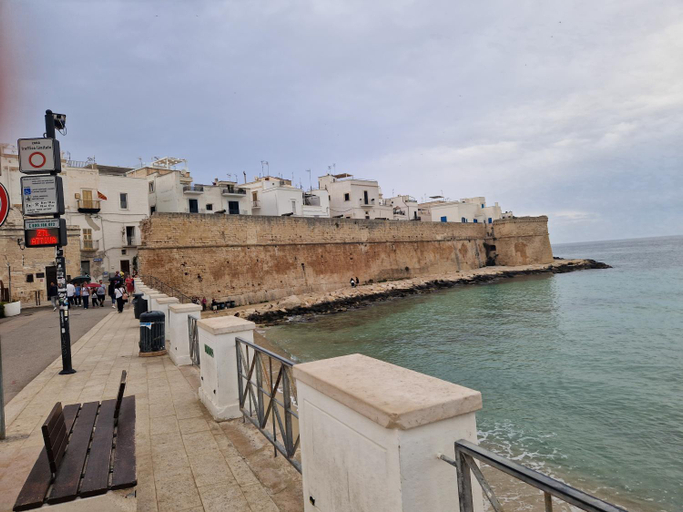 Others 3, Villa Lecce, Lecce