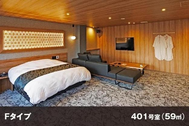Others 3, Hotel Room, Miyazaki